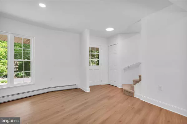 22 GLEN DR, Voorhees, NJ 08043