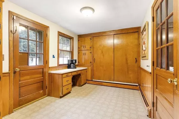 107 Mary Ln, Bridgewater, MA 02324