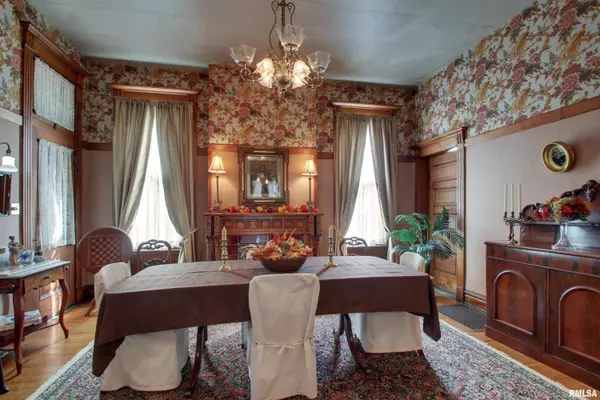 1476 HAMPSHIRE ST, Quincy, IL 62301