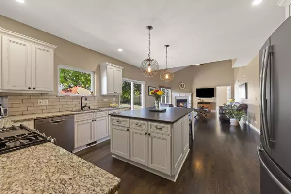 380 BRADFORD Circle, Batavia, IL 60510