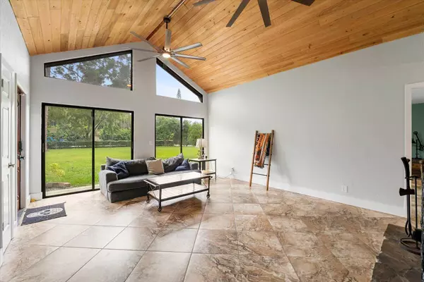 13573 N 49th ST, The Acreage, FL 33411