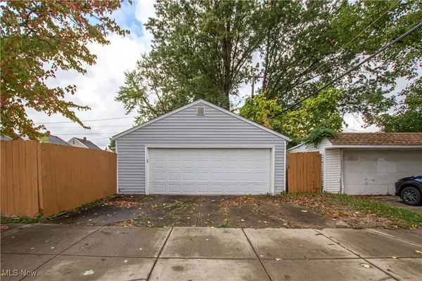 3302 Ingleside DR, Parma, OH 44134