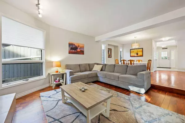 55 Cedargrove WAY SW, Calgary, AB T2W 4V2