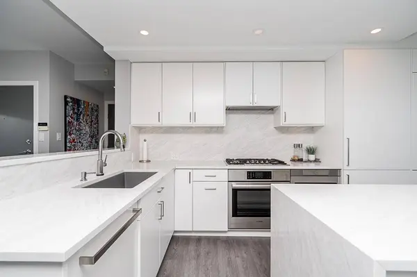 1033 MARINASIDE CRES #3902, Vancouver, BC V6Z 3A3