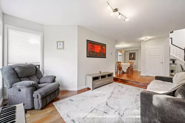 55 Cedargrove WAY SW, Calgary, AB T2W 4V2