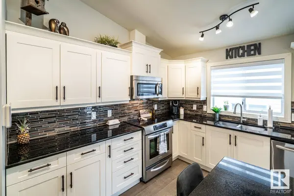 20 DARLINGTON DR, Sherwood Park, AB T8H 1R8