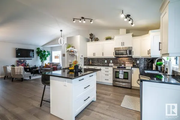 20 DARLINGTON DR, Sherwood Park, AB T8H 1R8