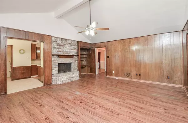 12027 Meadowhollow DR, The Meadows, TX 77477