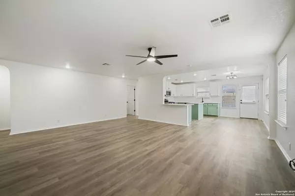 6106 OPAL FLS, San Antonio, TX 78222-4151