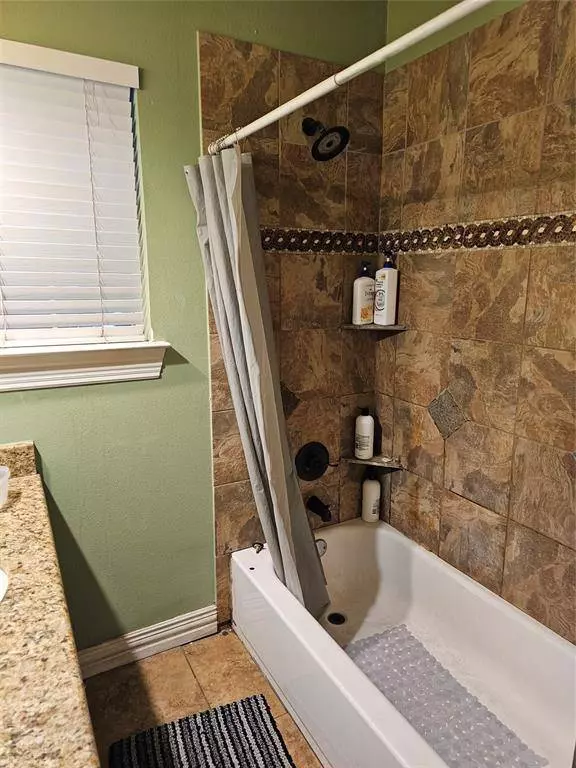 1221 E Hattie Street, Fort Worth, TX 76104