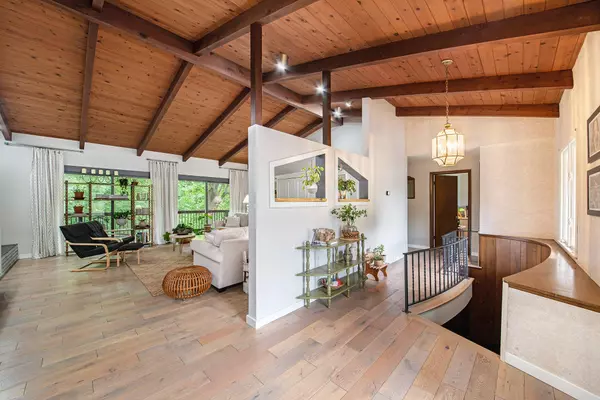 2400 Okemos SE Drive, Grand Rapids, MI 49506