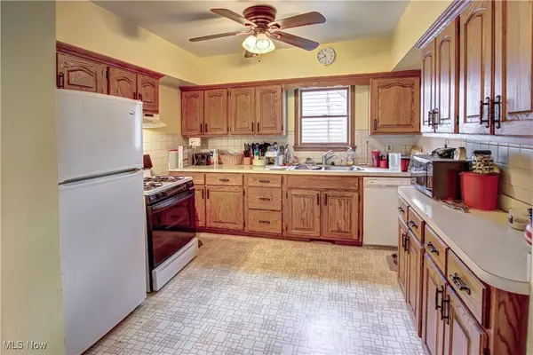 3302 Ingleside DR, Parma, OH 44134