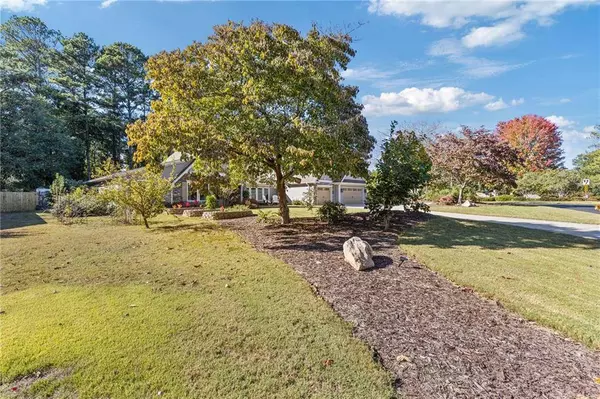 681 CREEKWOOD DR, Marietta, GA 30068