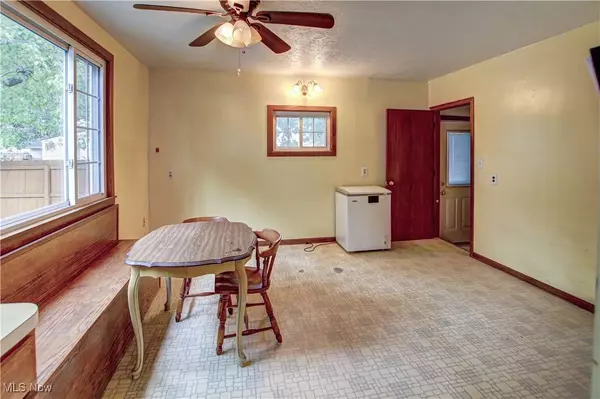 3302 Ingleside DR, Parma, OH 44134