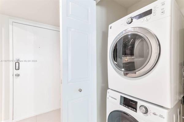 301 Racquet Club Rd #108, Weston, FL 33326