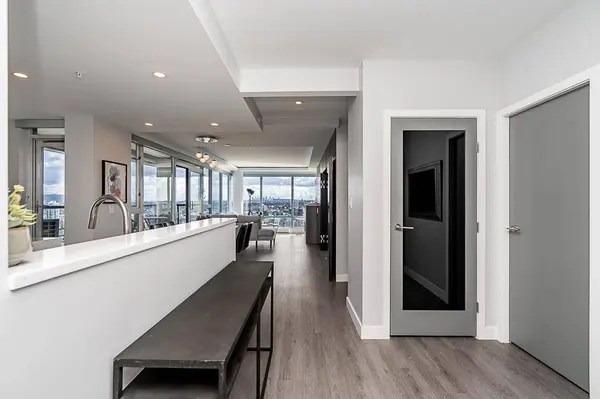 1033 MARINASIDE CRES #3902, Vancouver, BC V6Z 3A3