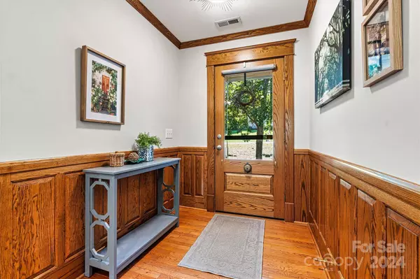 2481 23rd ST NE, Hickory, NC 28601