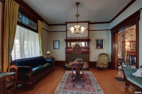 1476 HAMPSHIRE ST, Quincy, IL 62301