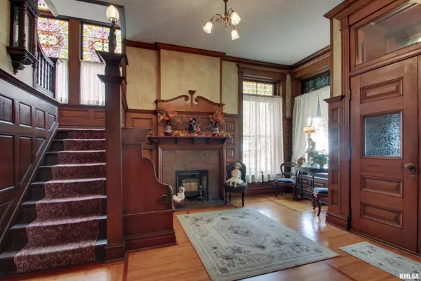 1476 HAMPSHIRE ST, Quincy, IL 62301