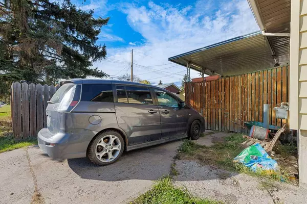 8003 36th AVE NW, Calgary, AB T3B 1V8