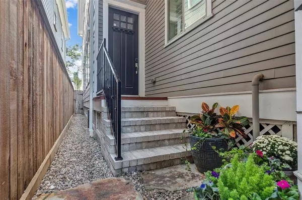 422 W 24th ST, Houston, TX 77008