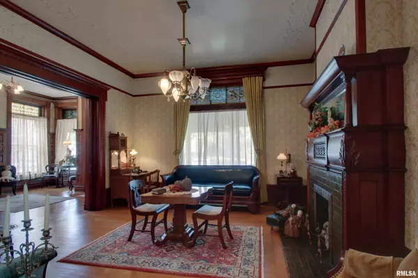 1476 HAMPSHIRE ST, Quincy, IL 62301