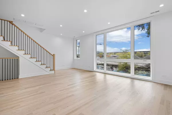 1109 W 16th Street #3, Chicago, IL 60608