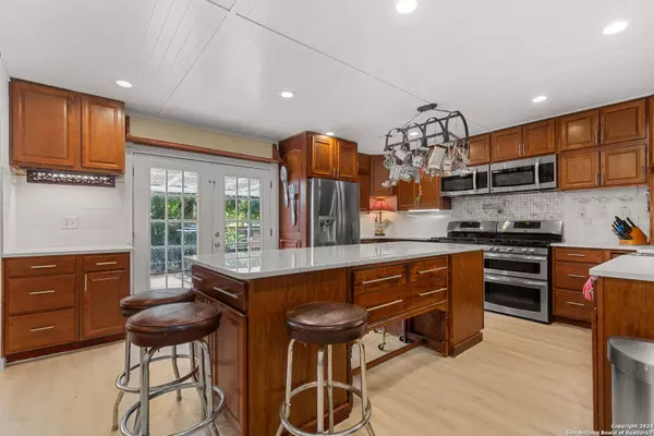 2142 James Bonham, San Antonio, TX 78238