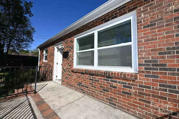 125 S Ervin AVE, Newton, NC 28658