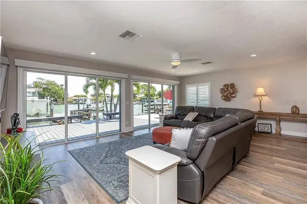 16105 4TH ST E, Redington Beach, FL 33708