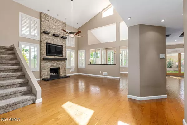 4151 E MERCER Lane, Phoenix, AZ 85028