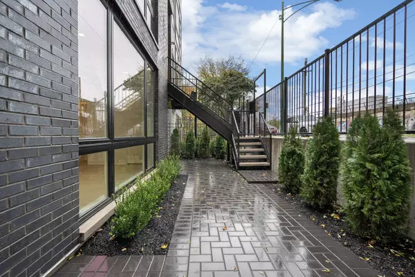 1109 W 16th Street #3, Chicago, IL 60608