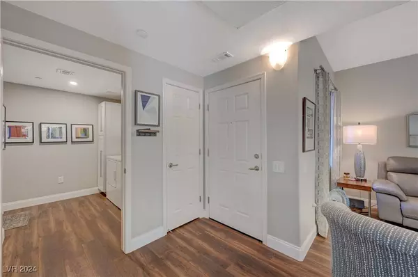 8324 W Charleston Boulevard #1041, Las Vegas, NV 89117