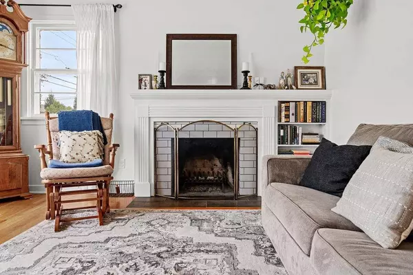 9002 E Upriver Dr, Spokane, WA 99212