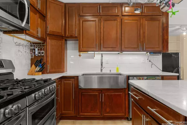 2142 James Bonham, San Antonio, TX 78238