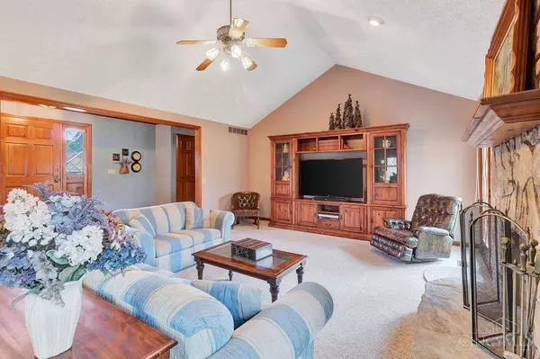 2413 Clara Bea Ln, Fairfield, OH 45014