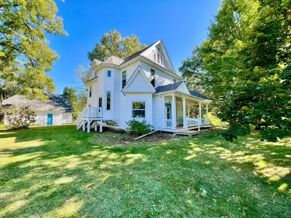 558 E Maple ST, River Falls, WI 54022