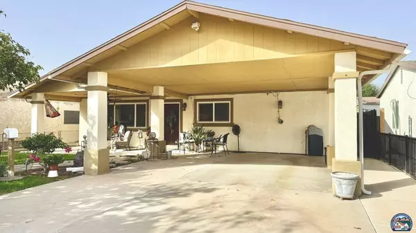 305 S E St, Imperial, CA 92251