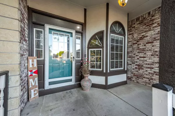 235 S Brownthrush Cir, Wichita, KS 67209