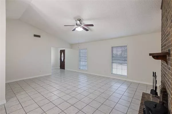 2017 Jessie Place, Edgecliff Village, TX 76134