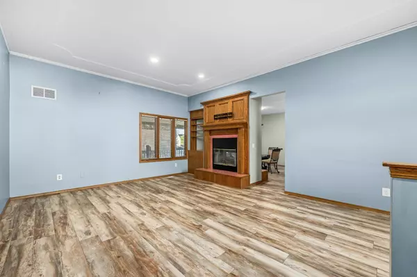 235 S Brownthrush Cir, Wichita, KS 67209