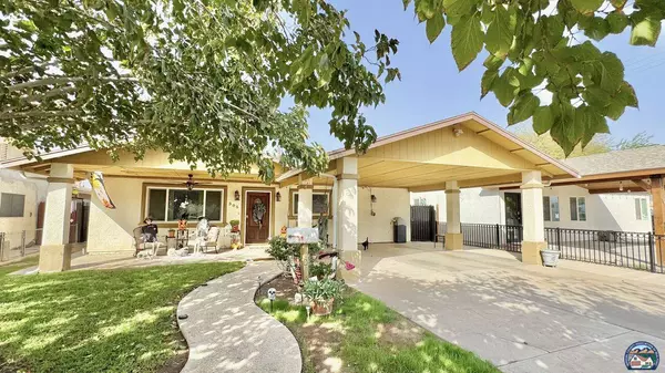 305 S E St, Imperial, CA 92251