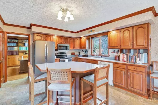 2413 Clara Bea Ln, Fairfield, OH 45014