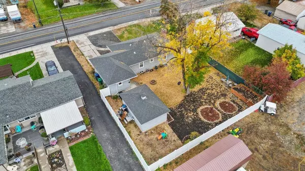 9002 E Upriver Dr, Spokane, WA 99212