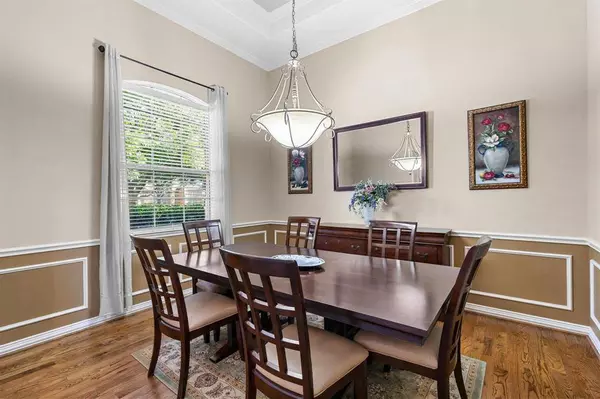 729 Trails End Circle, Hurst, TX 76054