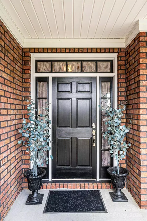 3057 17th Street LN NE, Hickory, NC 28601