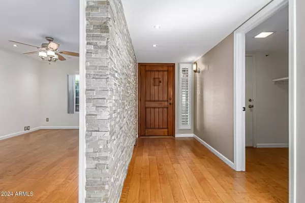 4151 E MERCER Lane, Phoenix, AZ 85028