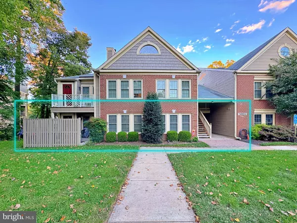 12002 RIDGE KNOLL DR #702A, Fairfax, VA 22033