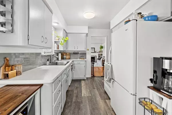 9002 E Upriver Dr, Spokane, WA 99212