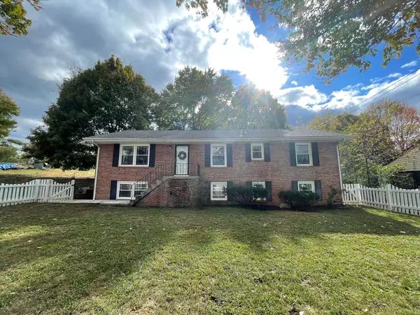 211 W McKee St, Greeneville, TN 37743-4815